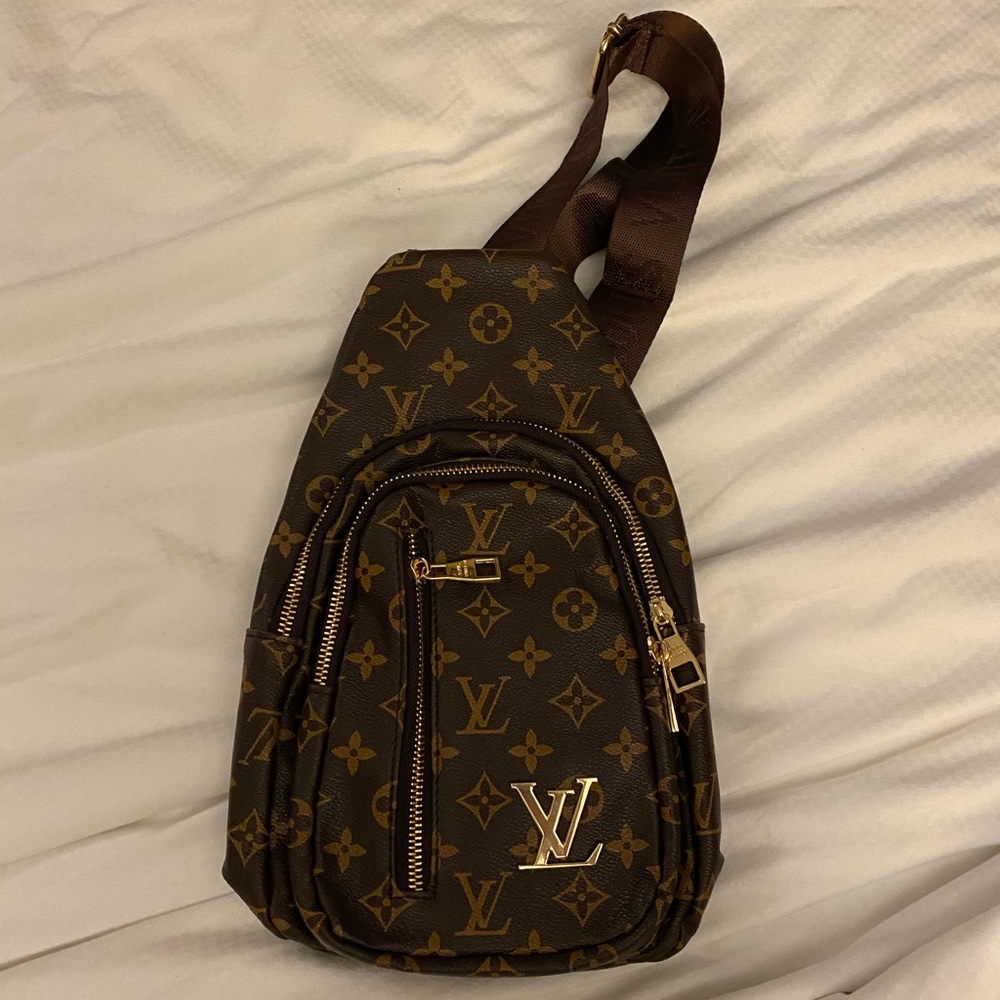 Fashion inspired crossbody bag brand new